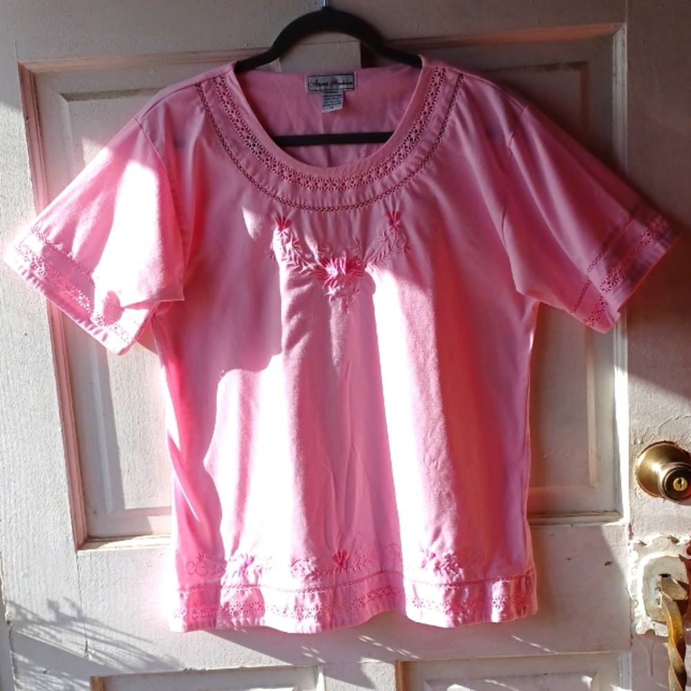 Anne Fashion Pink Embroidery 💗 Blouse size XLarge WB041
